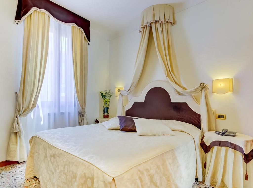 Hotel Hesperia Βενετία Εξωτερικό φωτογραφία