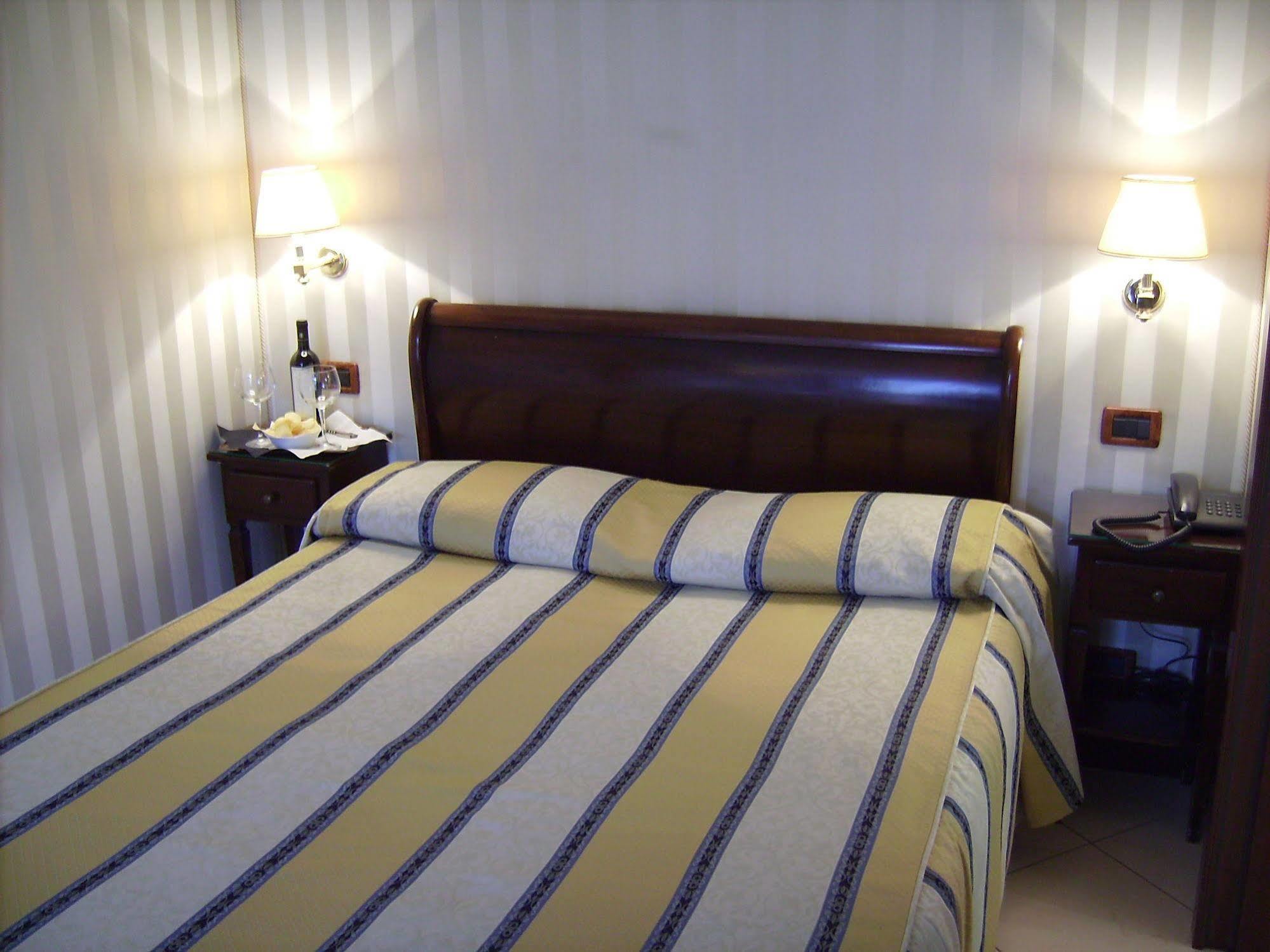 Hotel Hesperia Βενετία Εξωτερικό φωτογραφία