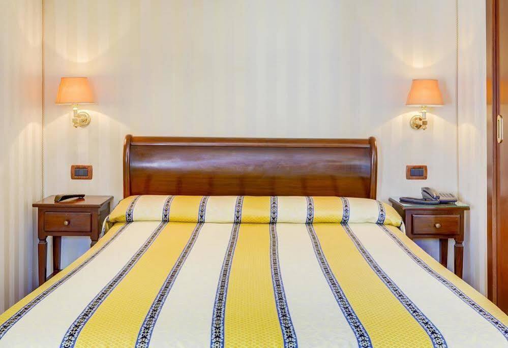 Hotel Hesperia Βενετία Εξωτερικό φωτογραφία